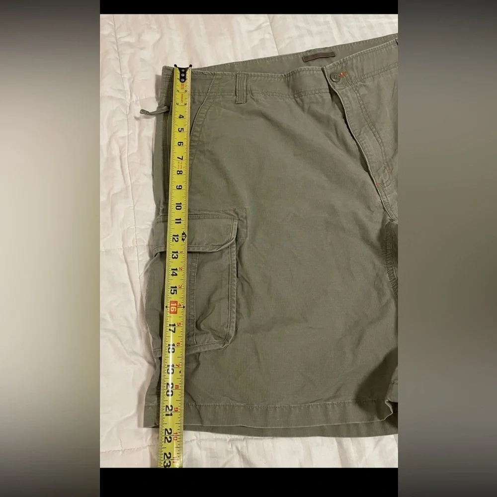 LL Bean Cargo Shorts Mens 44W Army Green Natural Fit 10